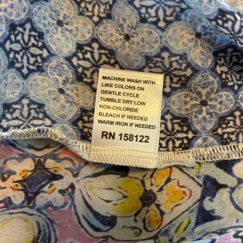 AP NY button up with roll up sleeve, medium - Picture 8 of 10